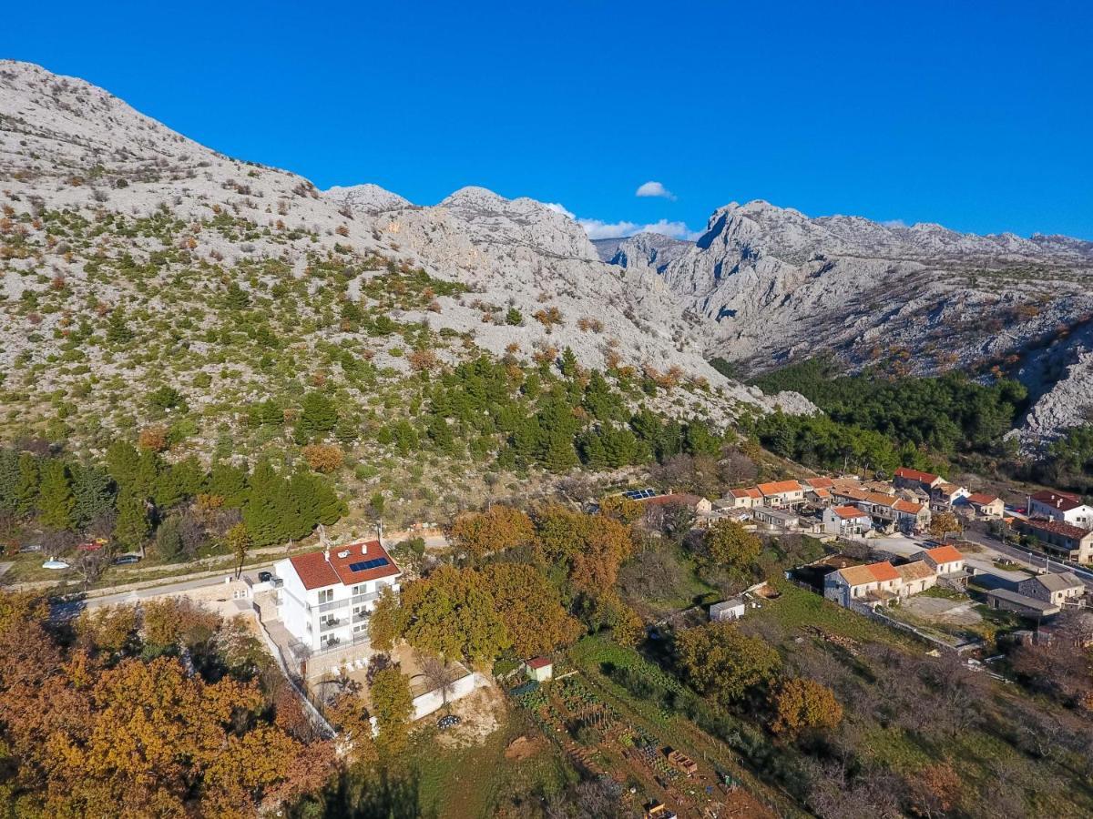 Apartmani Villa Paulo Starigrad Paklenica Eksteriør billede