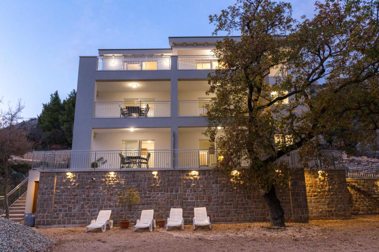 Apartmani Villa Paulo Starigrad Paklenica Eksteriør billede