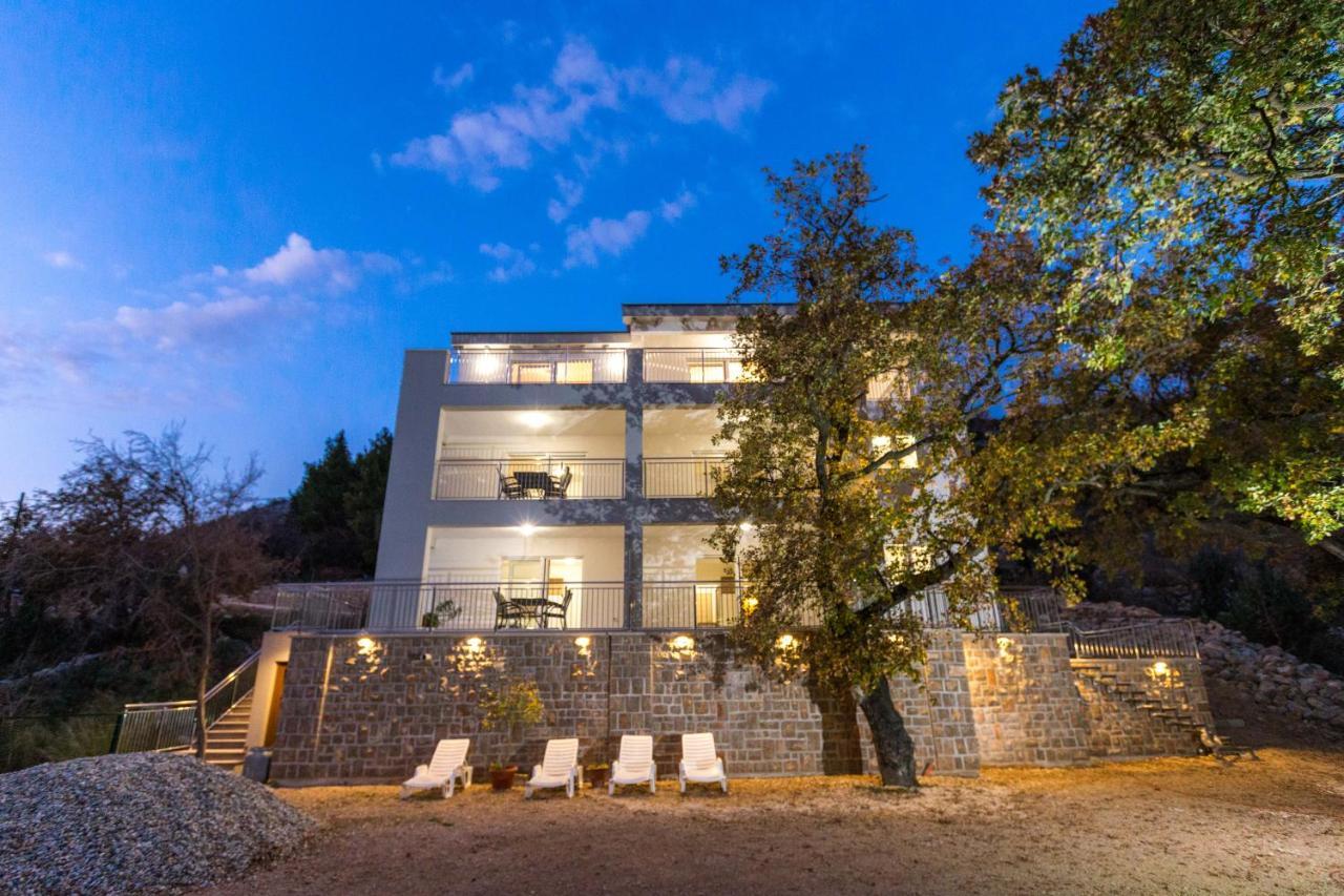 Apartmani Villa Paulo Starigrad Paklenica Eksteriør billede