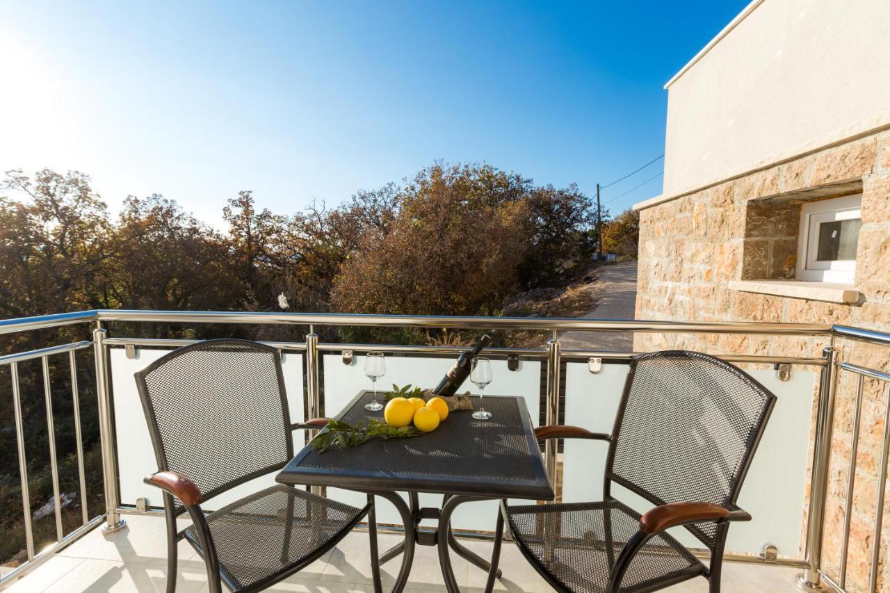 Apartmani Villa Paulo Starigrad Paklenica Eksteriør billede
