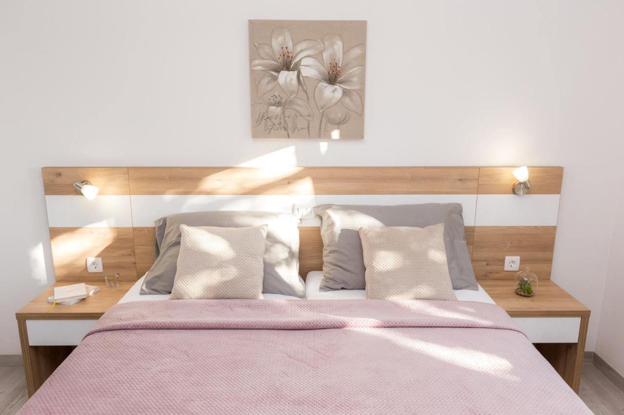 Apartmani Villa Paulo Starigrad Paklenica Eksteriør billede