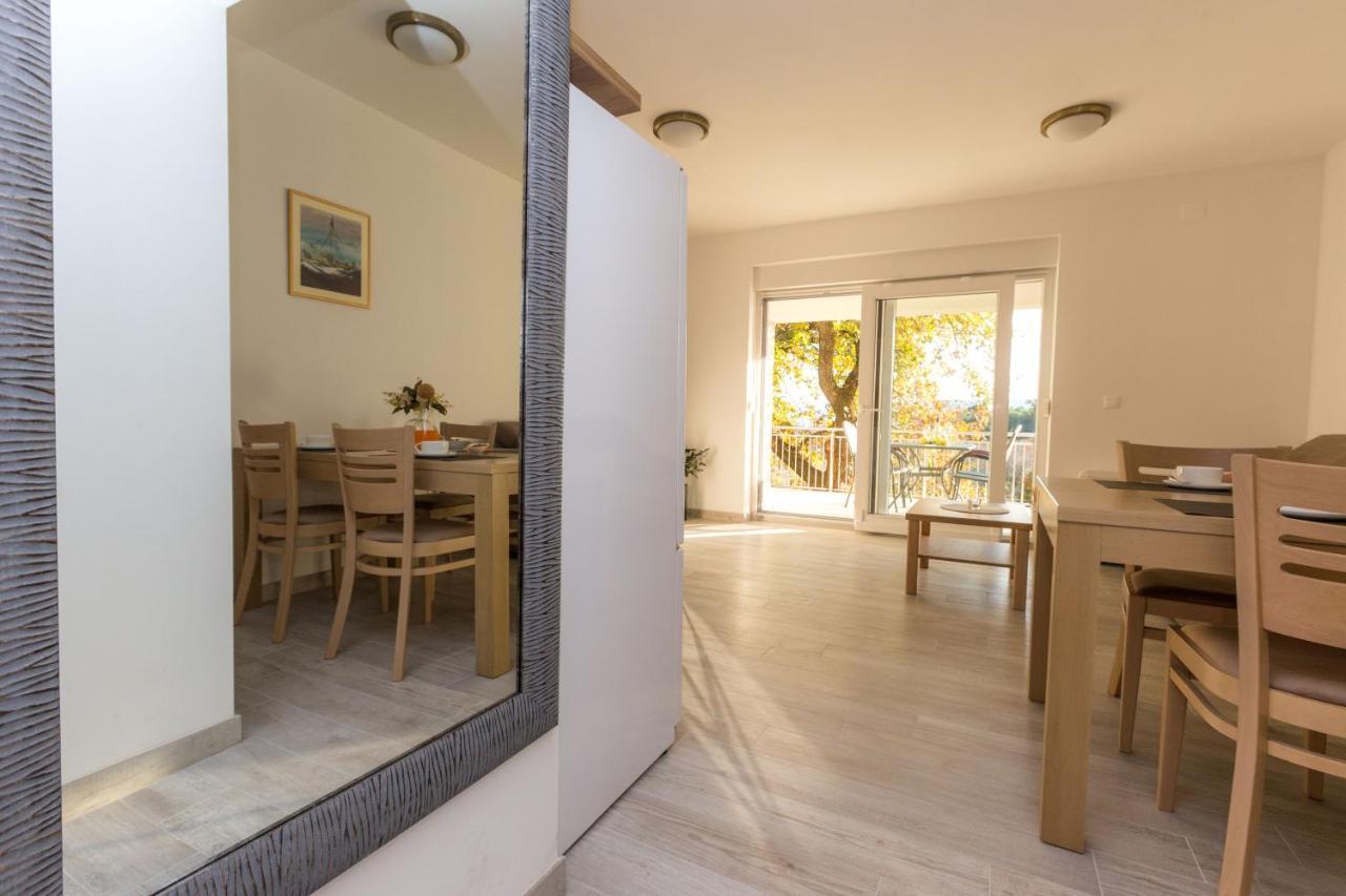 Apartmani Villa Paulo Starigrad Paklenica Eksteriør billede