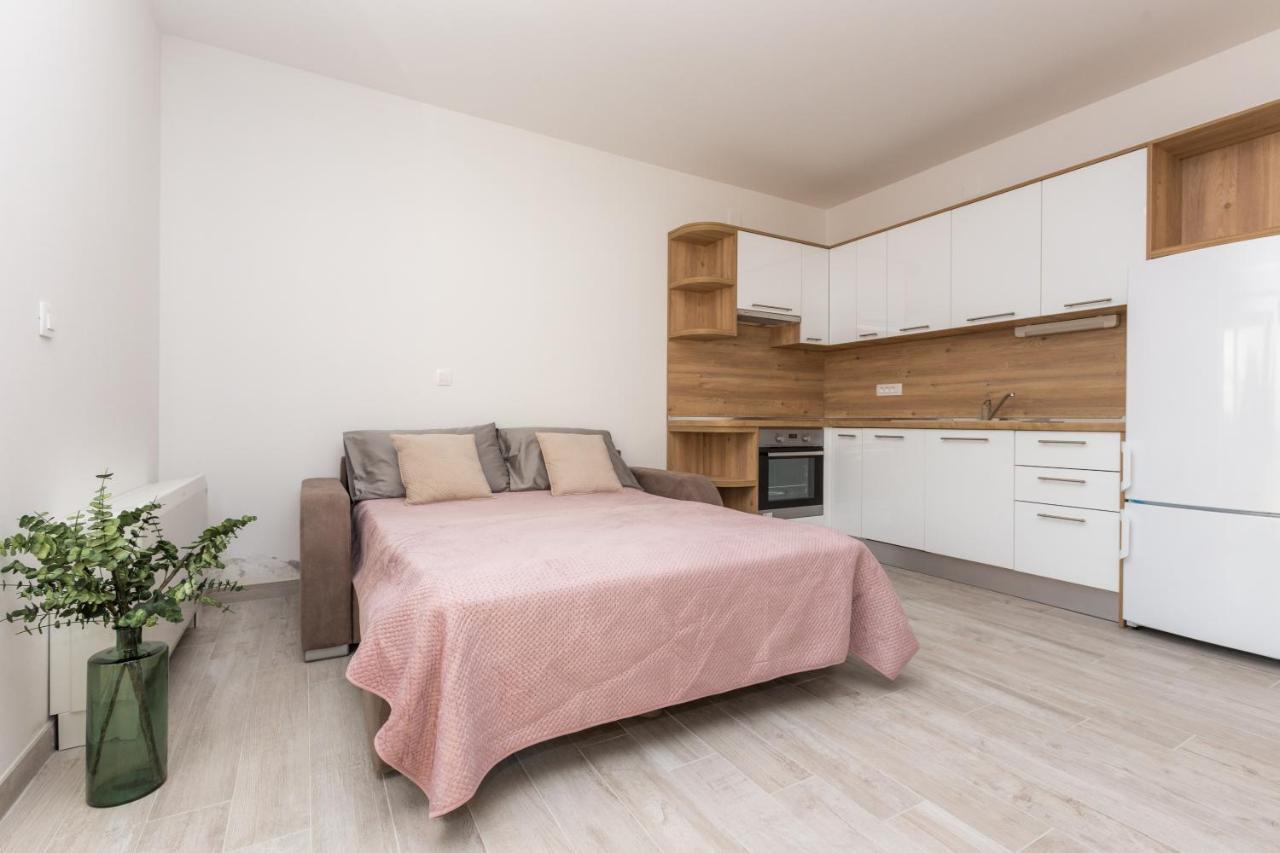 Apartmani Villa Paulo Starigrad Paklenica Eksteriør billede