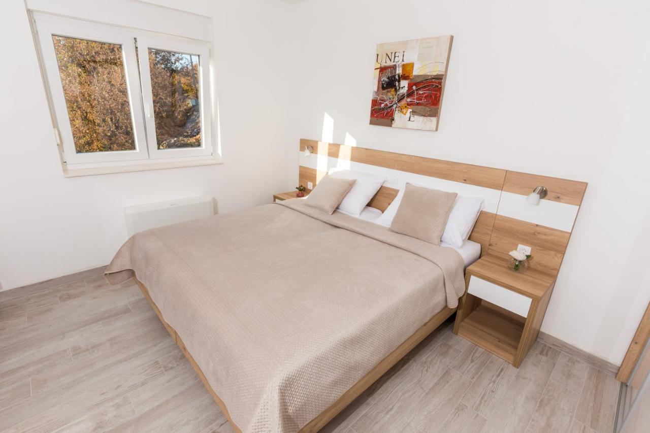 Apartmani Villa Paulo Starigrad Paklenica Eksteriør billede