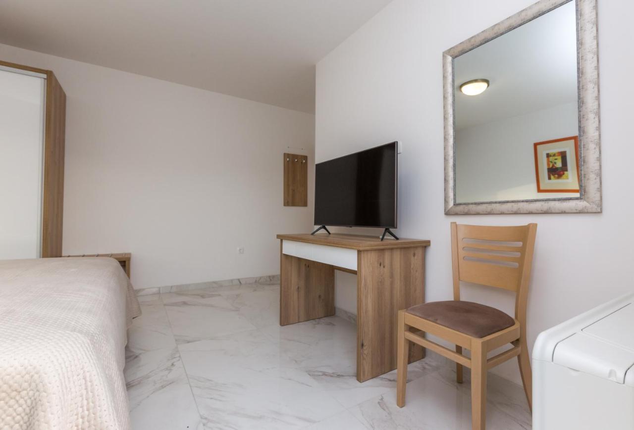 Apartmani Villa Paulo Starigrad Paklenica Eksteriør billede