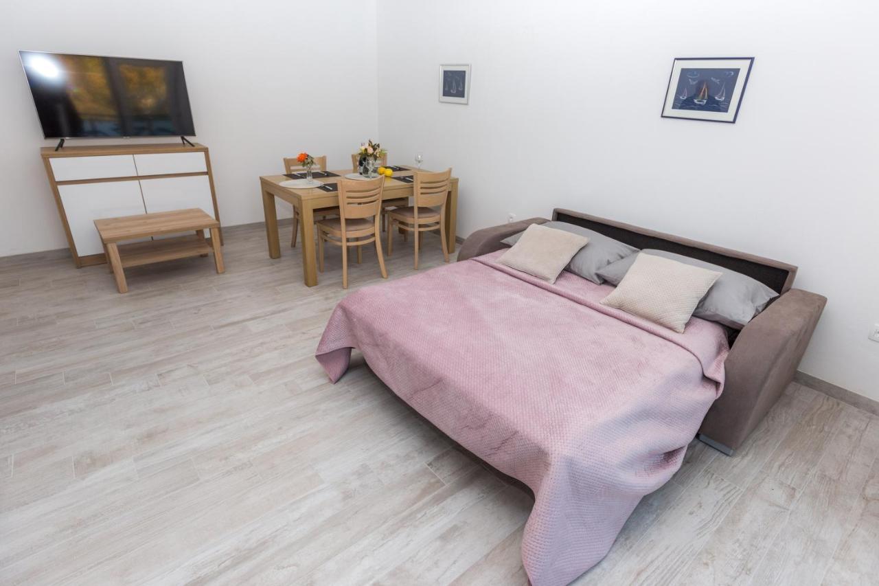 Apartmani Villa Paulo Starigrad Paklenica Eksteriør billede