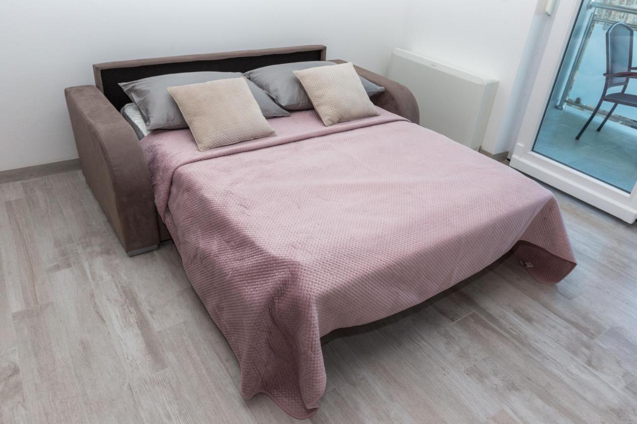 Apartmani Villa Paulo Starigrad Paklenica Eksteriør billede