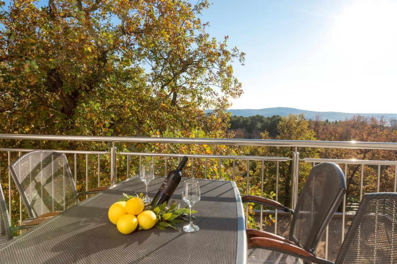 Apartmani Villa Paulo Starigrad Paklenica Eksteriør billede