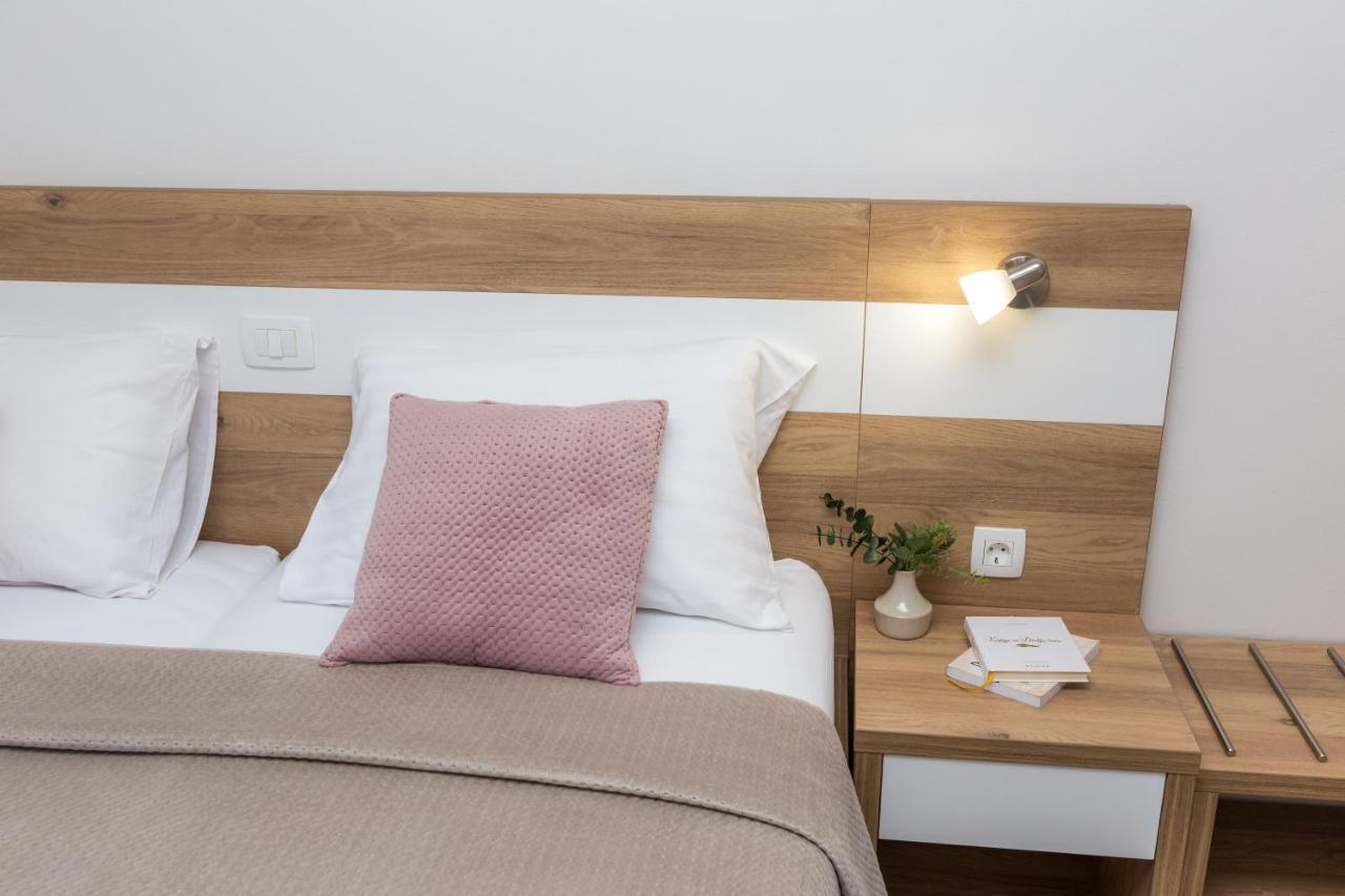 Apartmani Villa Paulo Starigrad Paklenica Eksteriør billede