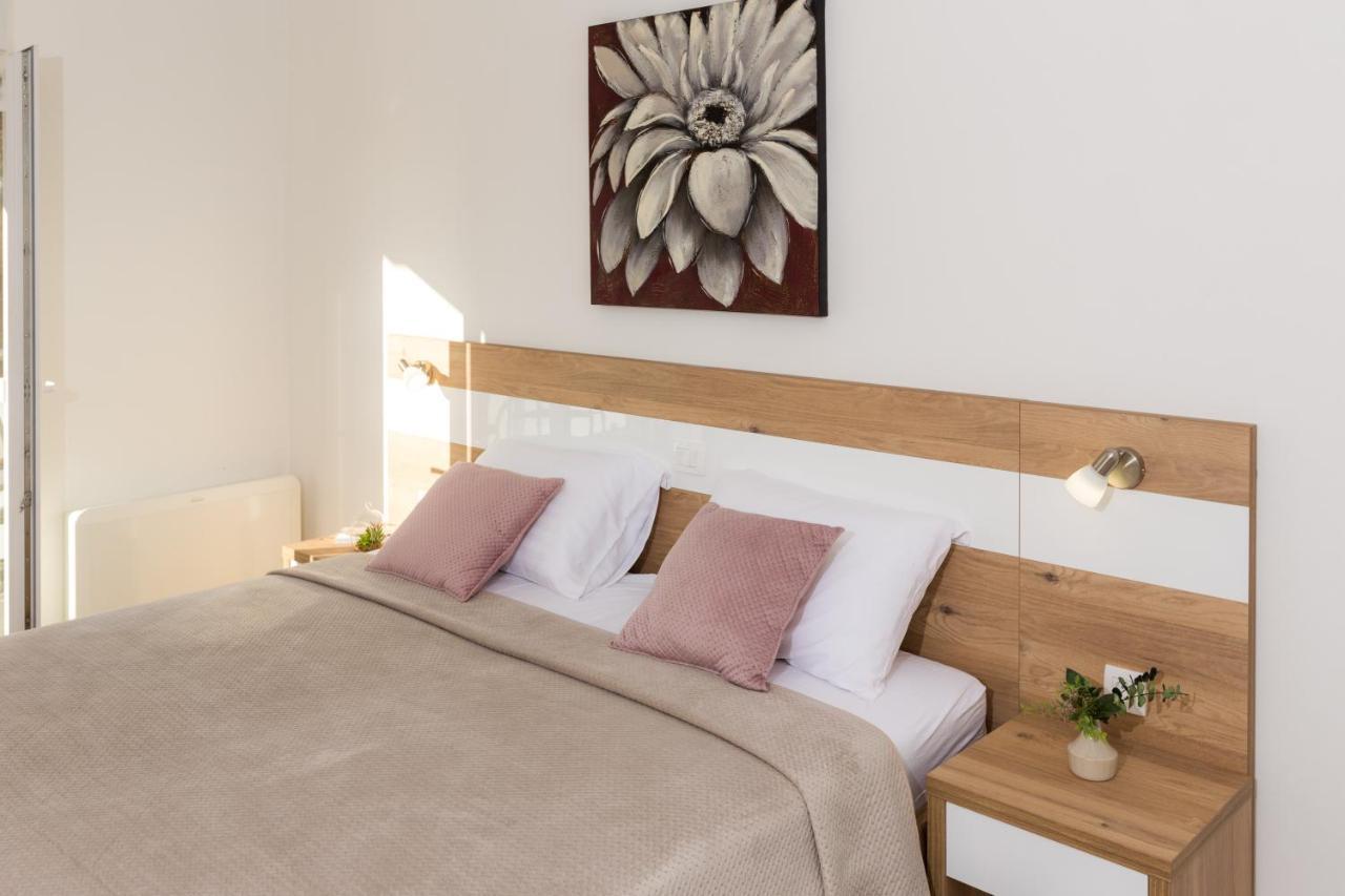 Apartmani Villa Paulo Starigrad Paklenica Eksteriør billede