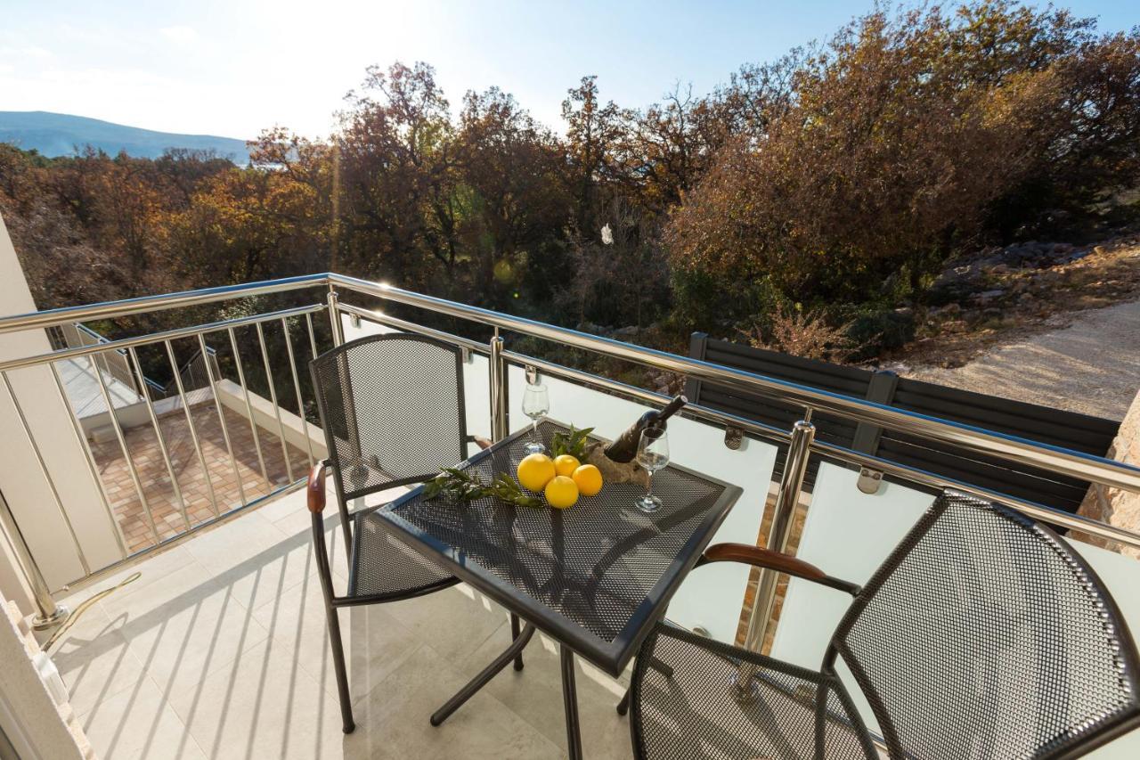 Apartmani Villa Paulo Starigrad Paklenica Eksteriør billede