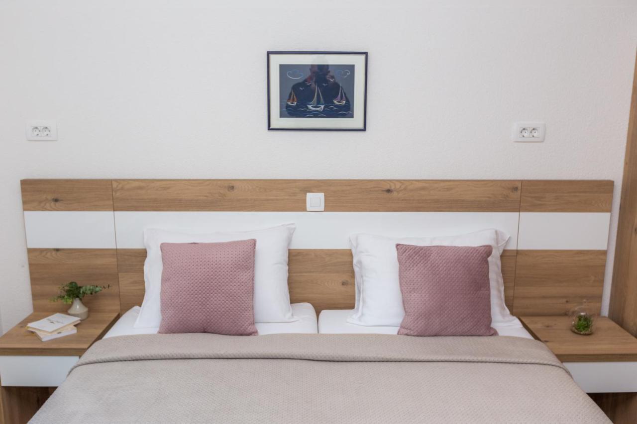 Apartmani Villa Paulo Starigrad Paklenica Eksteriør billede