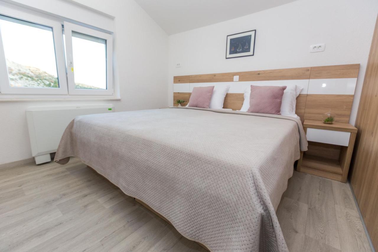 Apartmani Villa Paulo Starigrad Paklenica Eksteriør billede