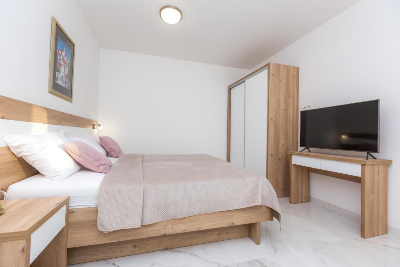 Apartmani Villa Paulo Starigrad Paklenica Eksteriør billede