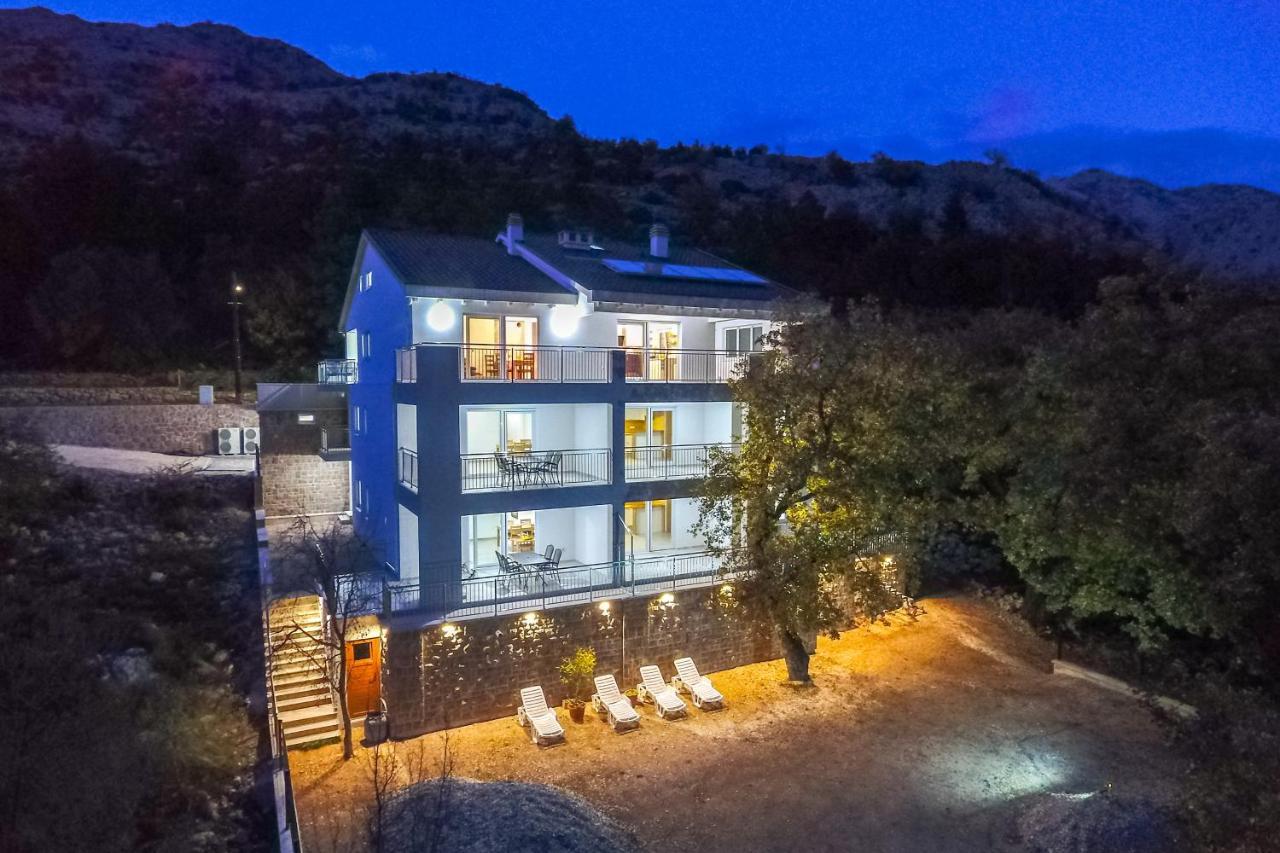 Apartmani Villa Paulo Starigrad Paklenica Eksteriør billede