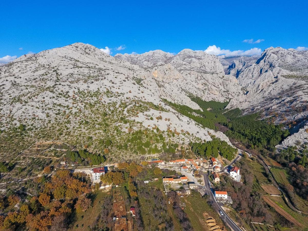 Apartmani Villa Paulo Starigrad Paklenica Eksteriør billede